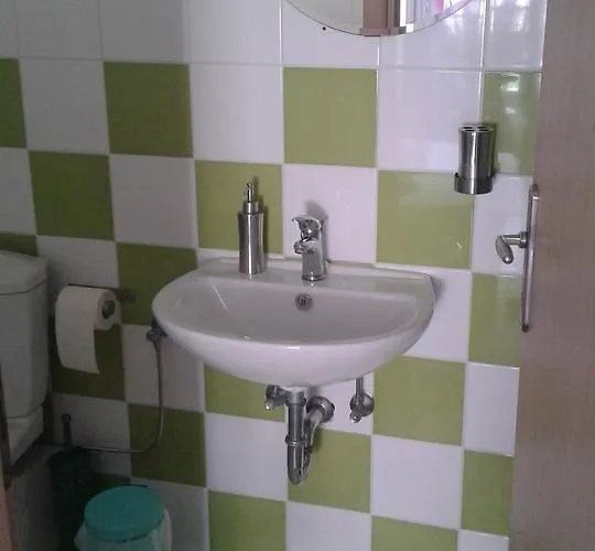 Gia Banaki מלון *